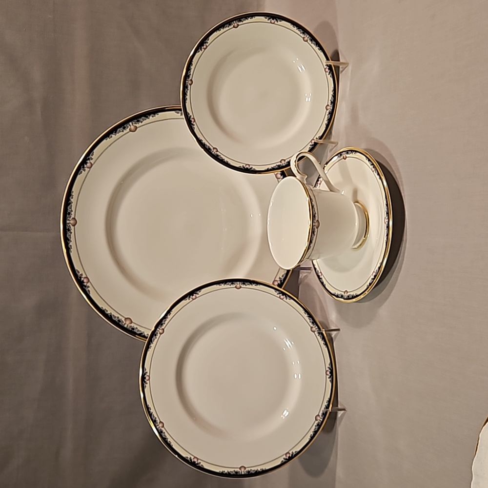 NEW Royal Doulton Rhodes H. 5099 Five Piece Place Setting